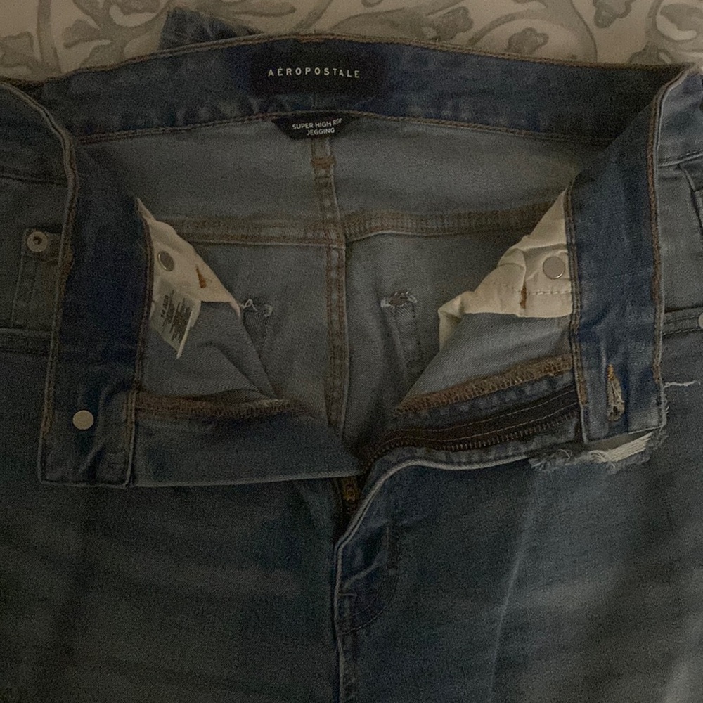 Aéropostale Long Skinny “Ripped” Jeans